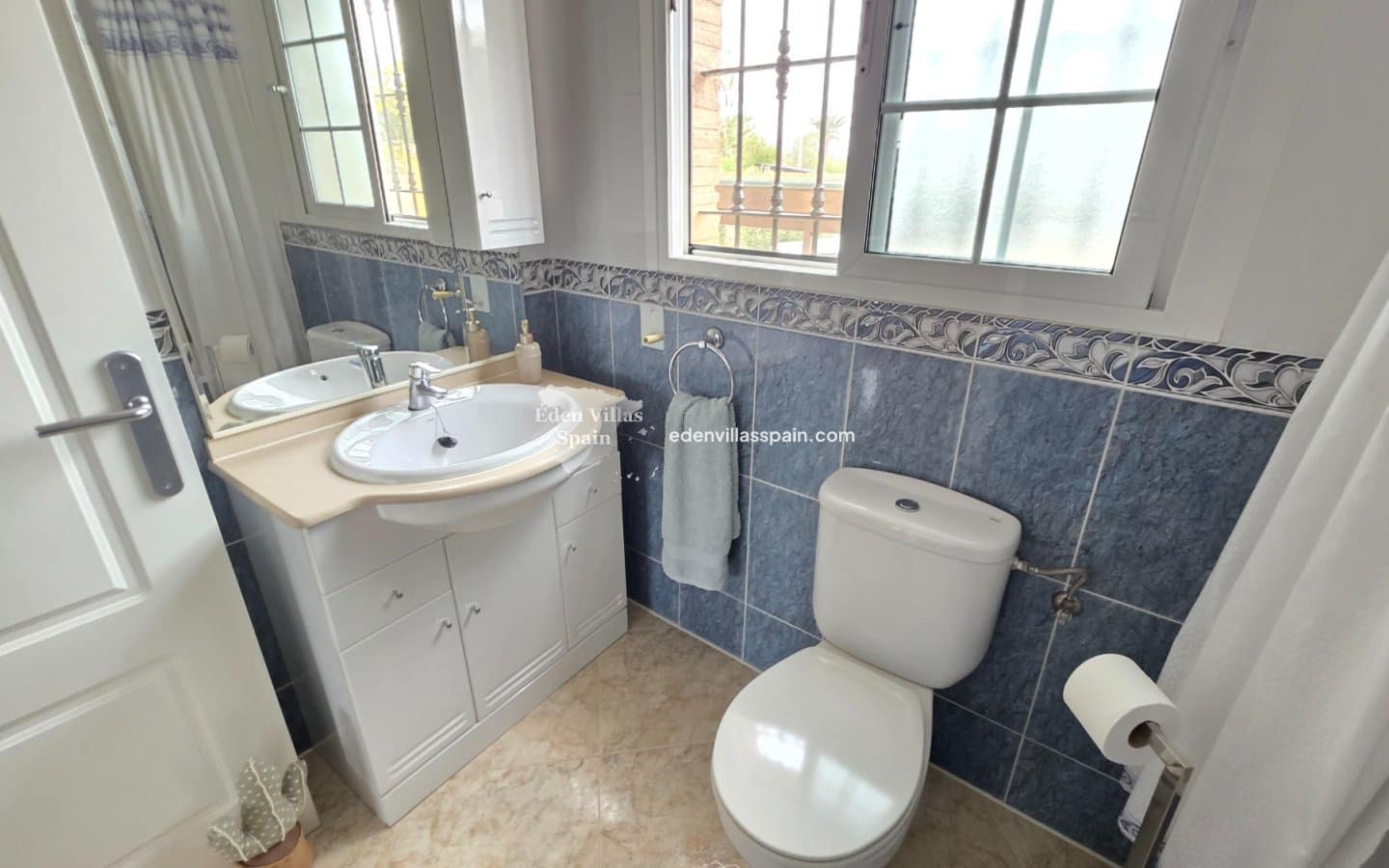 Chalet de 3 habitaciones en Catral en venta con piscina - 379.000 € (Ref: 9727551)