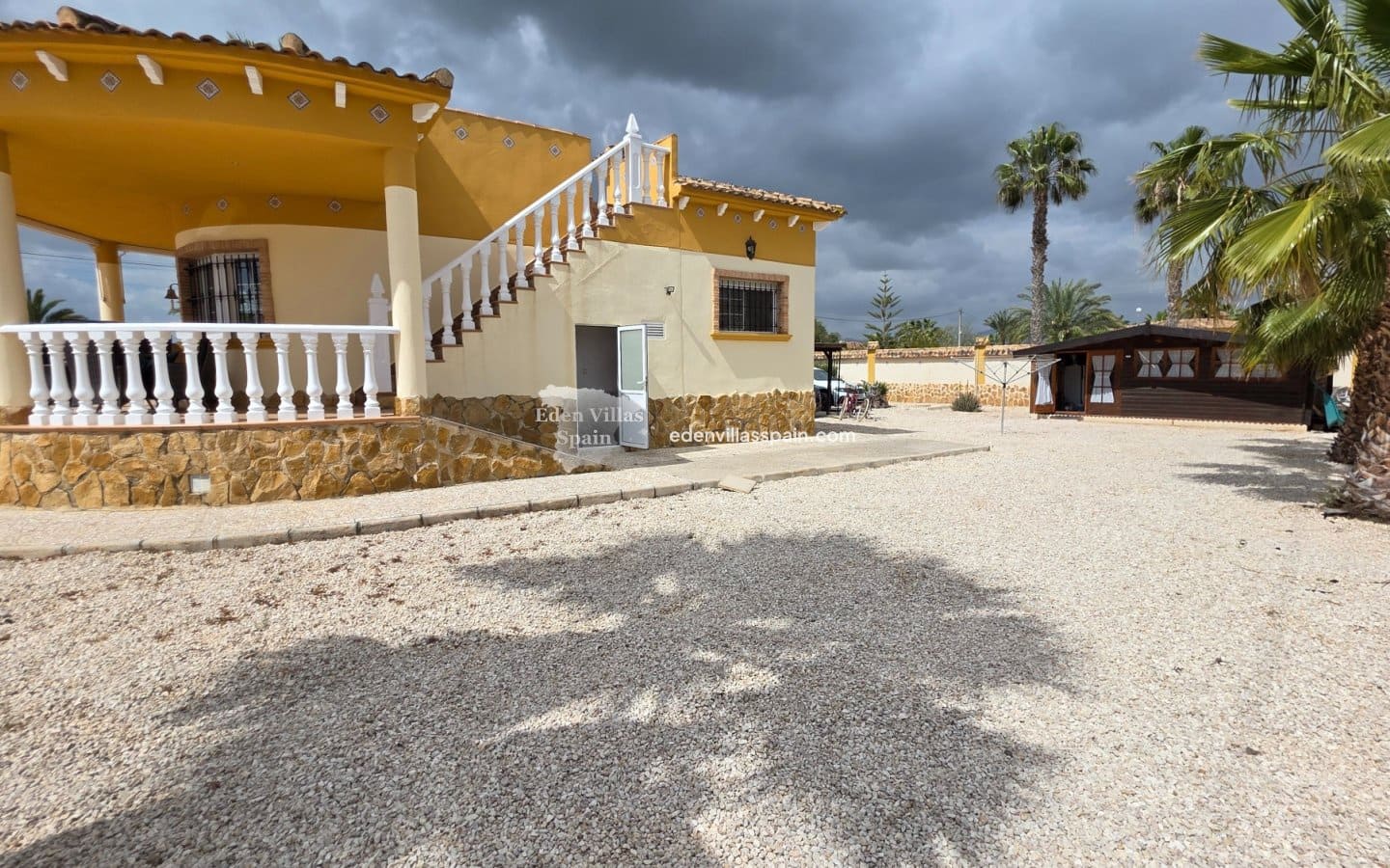 Chalet de 3 habitaciones en Catral en venta con piscina - 379.000 € (Ref: 9727551)