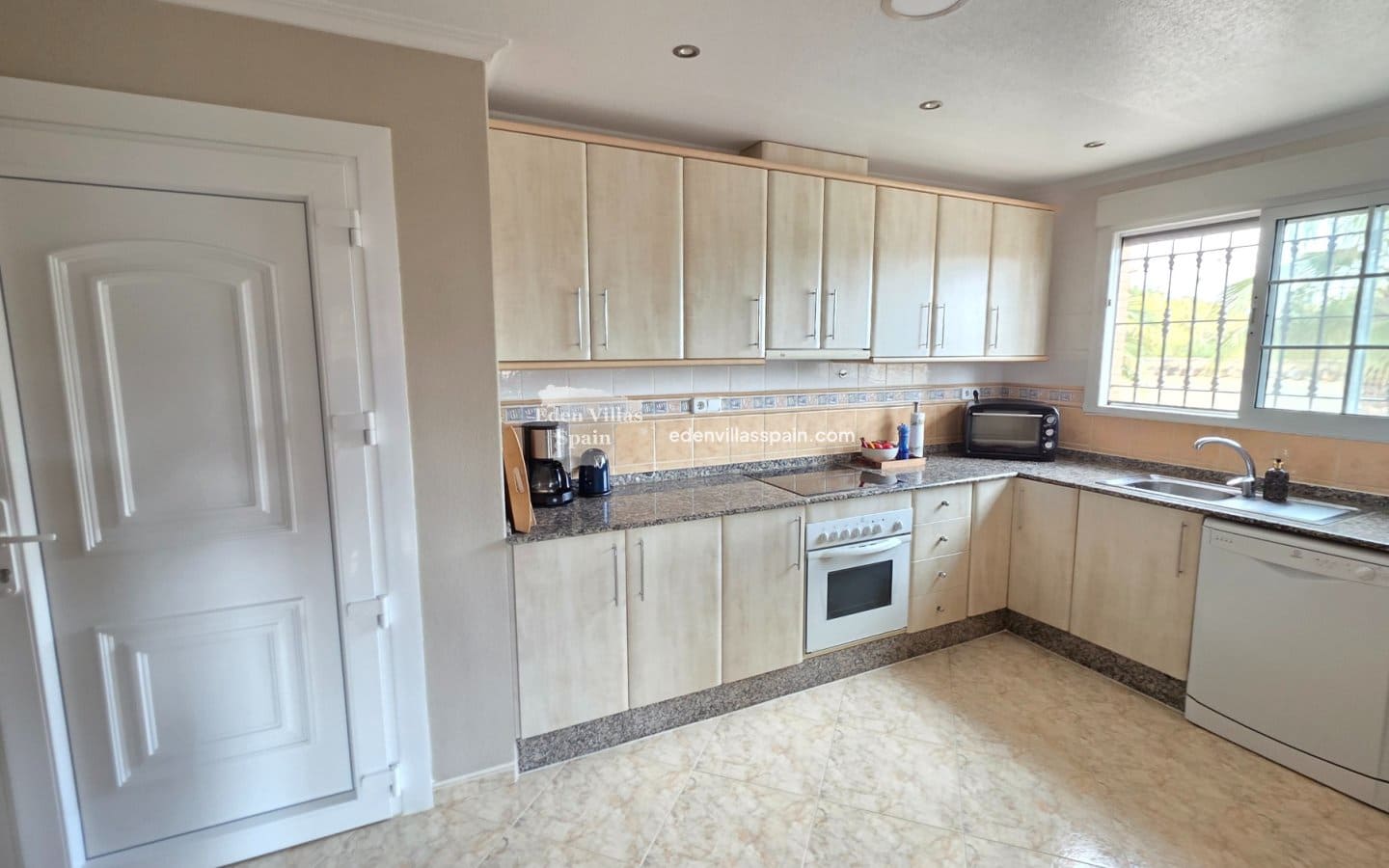 3 bedroom Villa for sale in Alicante / Alacant city with pool - € 379,000 (Ref: 9727552)