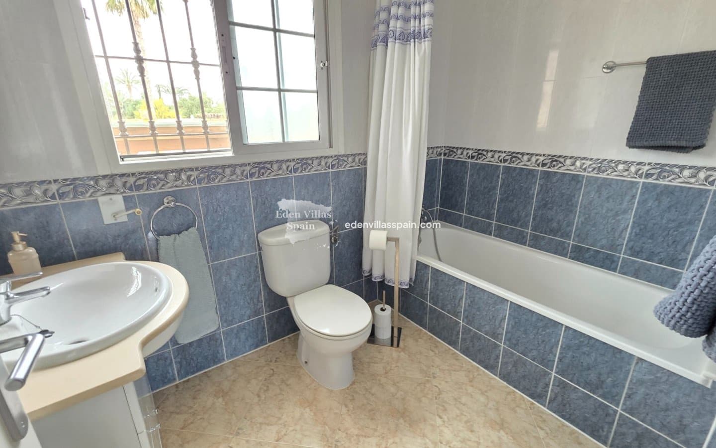 3 bedroom Villa for sale in Alicante / Alacant city with pool - € 379,000 (Ref: 9727552)