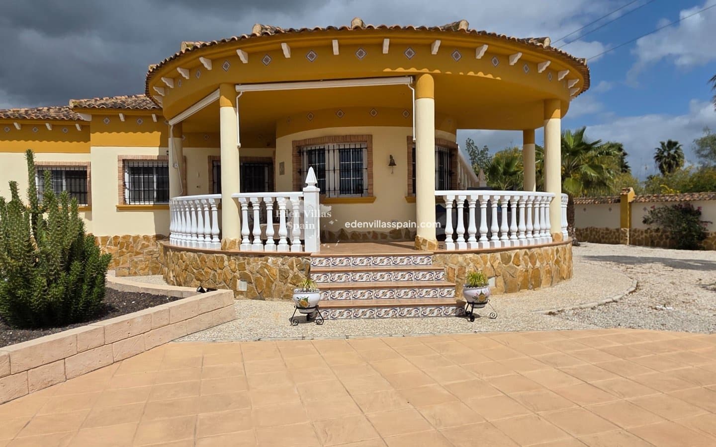 3 bedroom Villa for sale in Alicante / Alacant city with pool - € 379,000 (Ref: 9727552)