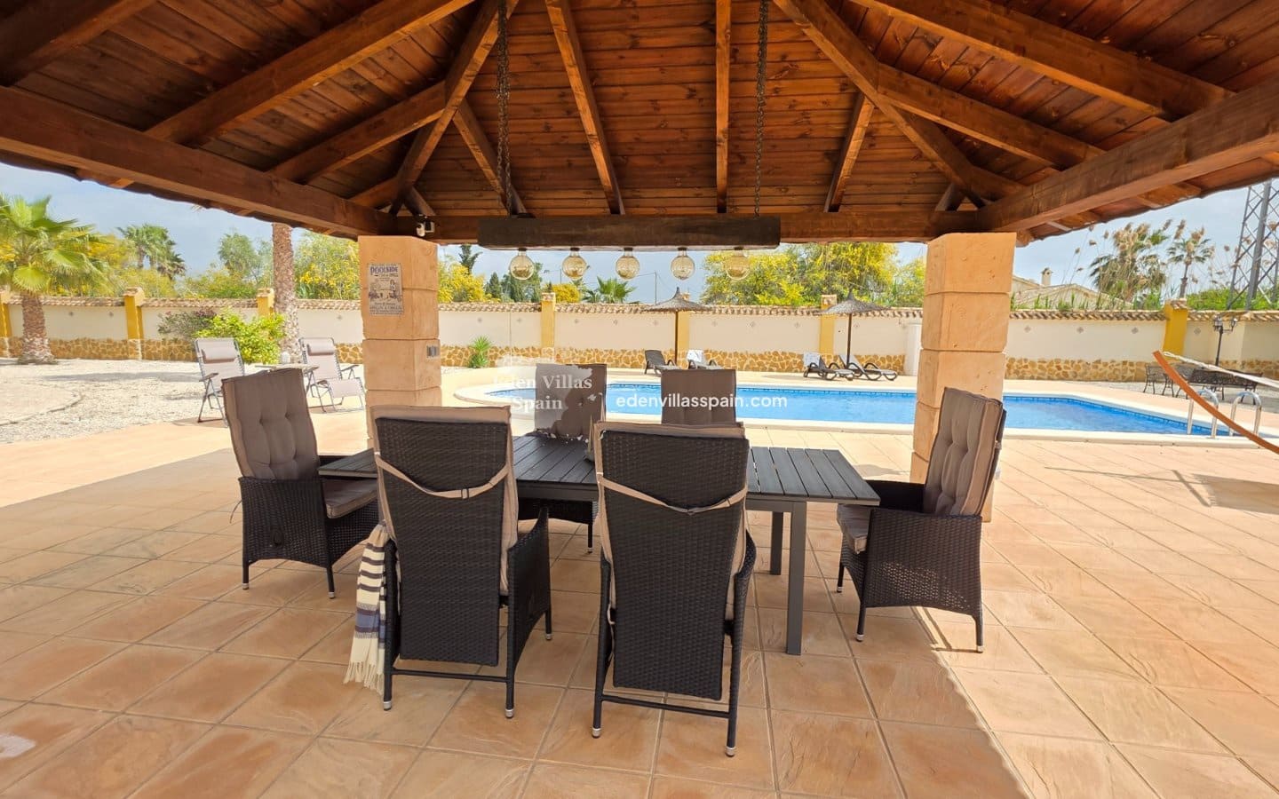 3 bedroom Villa for sale in Alicante / Alacant city with pool - € 379,000 (Ref: 9727552)