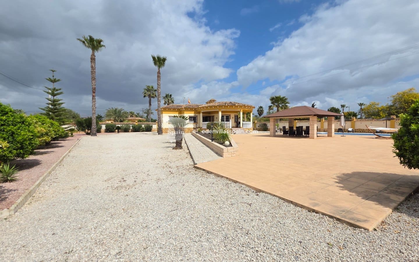 3 bedroom Villa for sale in Alicante / Alacant city with pool - € 379,000 (Ref: 9727552)