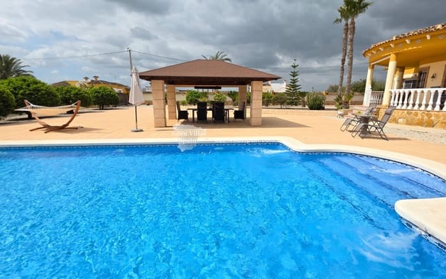 3 sovrum Villa till salu i Alicante stad med pool - 379 000 € (Ref: 9727552)
