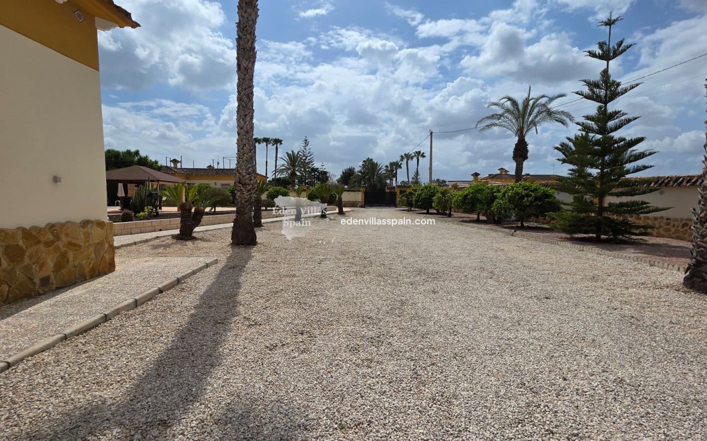 3 bedroom Villa for sale in Alicante / Alacant city with pool - € 379,000 (Ref: 9727552)