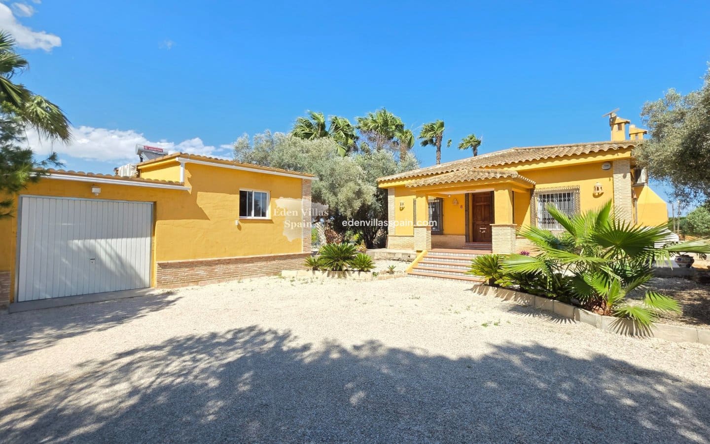 4 slaapkamer Villa te koop in Guardamar del Segura met zwembad garage - € 535.000 (Ref: 9866176)