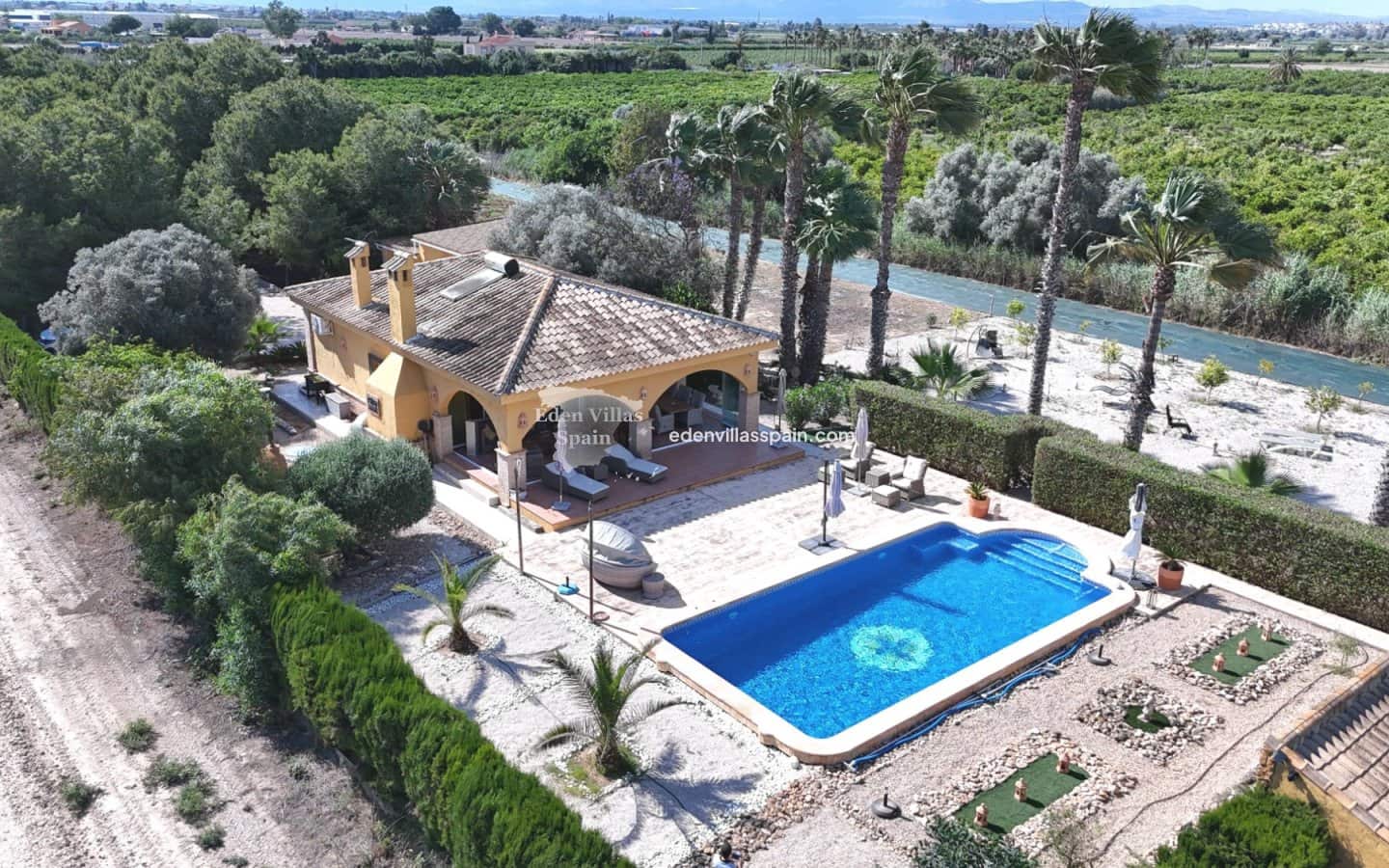 4 slaapkamer Villa te koop in Guardamar del Segura met zwembad garage - € 535.000 (Ref: 9866176)
