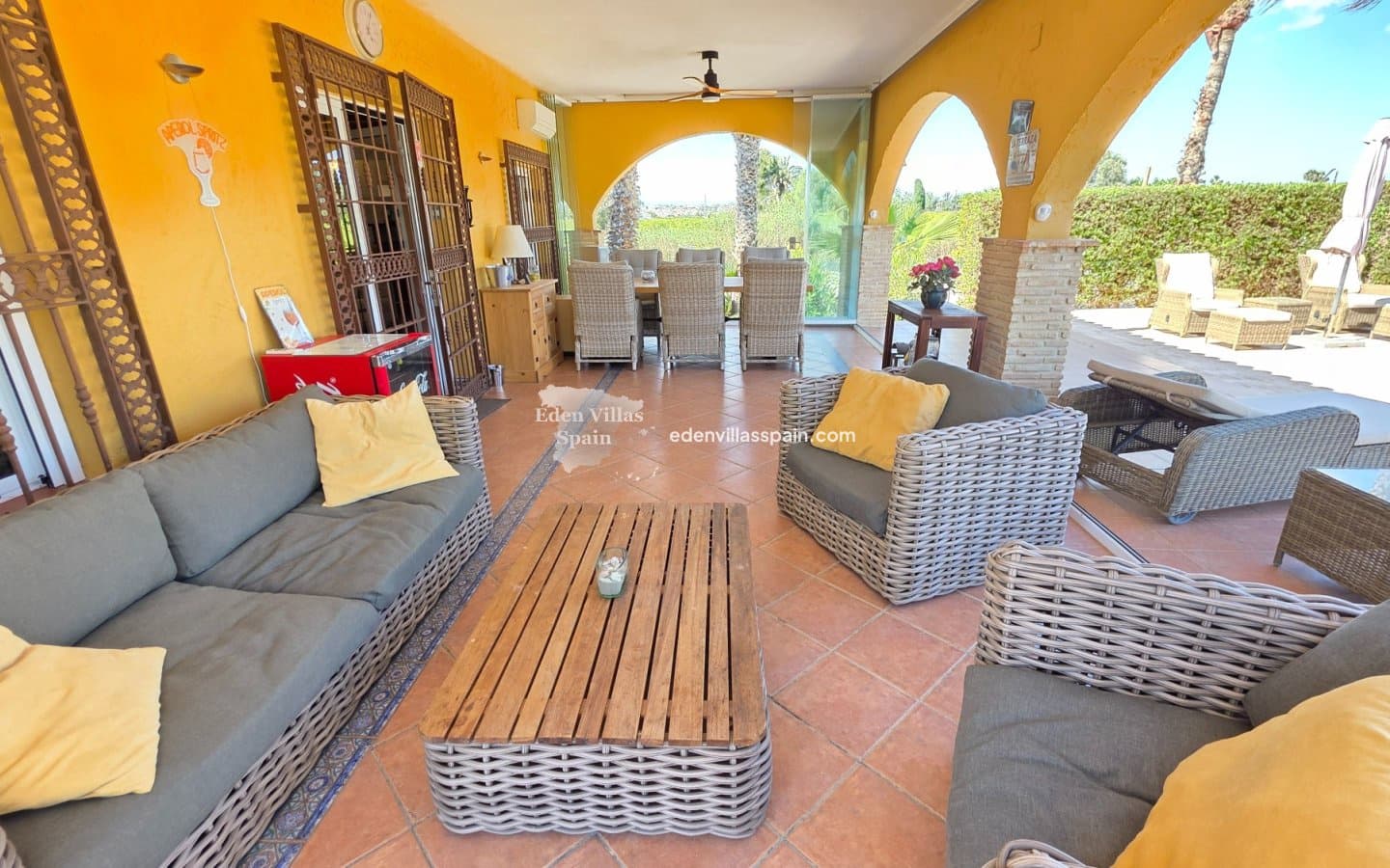 4 slaapkamer Villa te koop in Guardamar del Segura met zwembad garage - € 535.000 (Ref: 9866176)