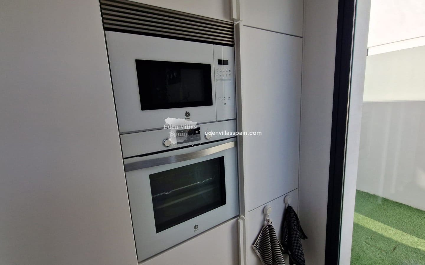 3 makuuhuone Omakotitalo myytävänä paikassa Alicante kaupunki mukana uima-altaan 
autotalli - 420 000 € (Ref: 9867741)