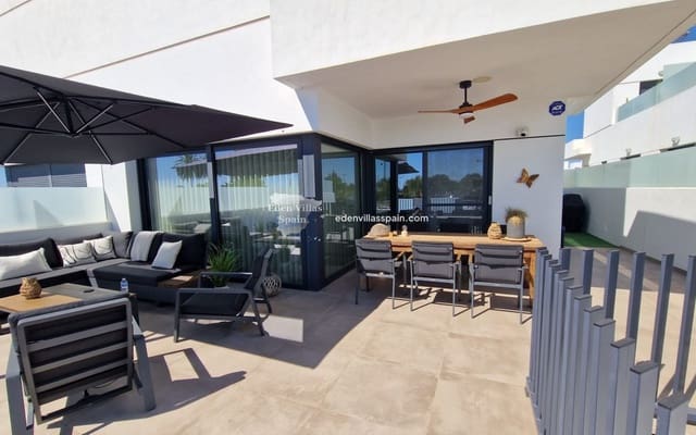 3 soverom Hus til salgs i Alicante by med svømmebasseng garasje - € 420 000 (Ref: 9867741)