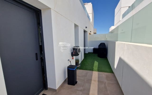 3 soverom Hus til salgs i Alicante by med svømmebasseng garasje - € 420 000 (Ref: 9867741)