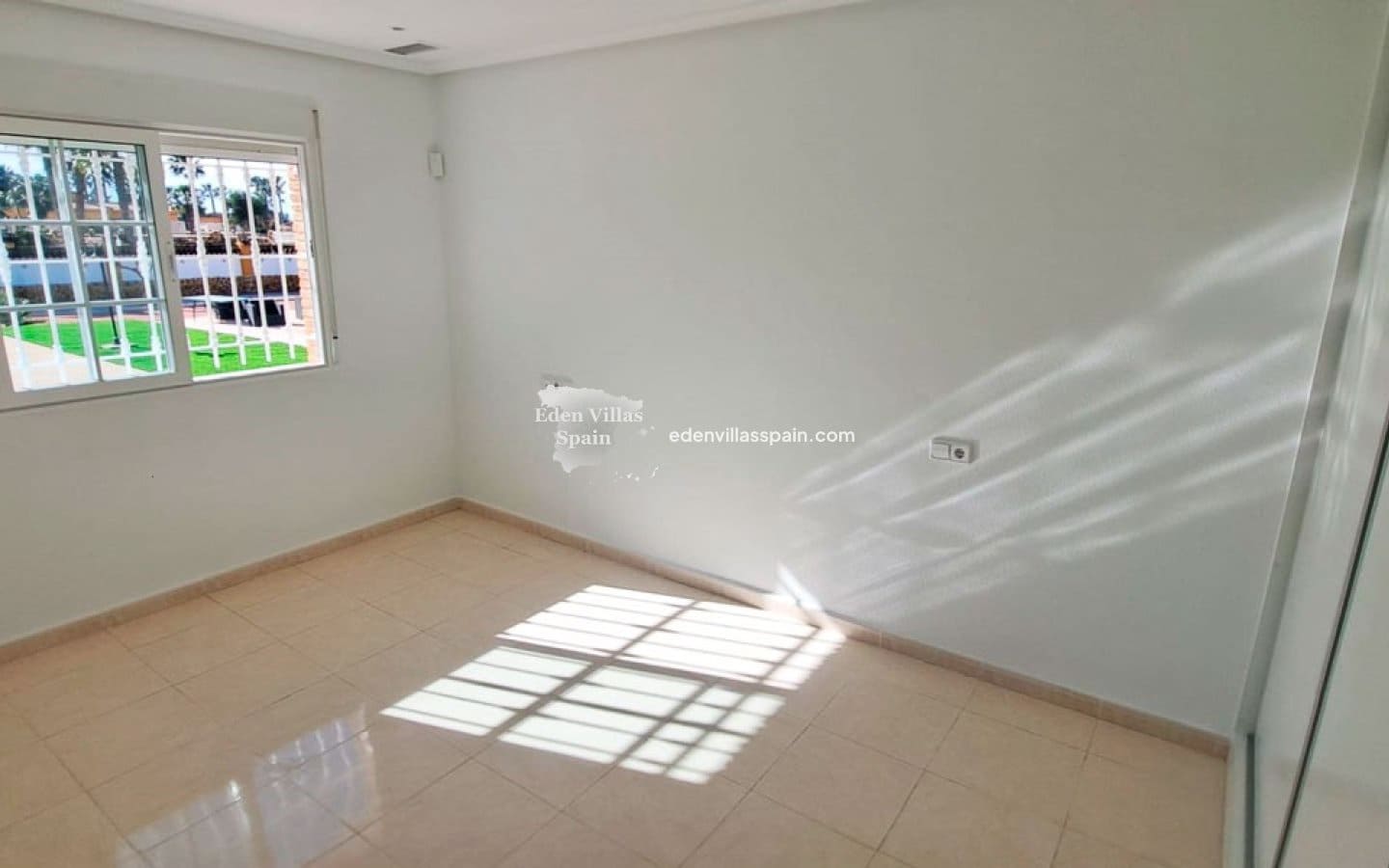 4 bedroom Villa for sale in Alicante / Alacant city with pool garage - € 440,000 (Ref: 9909874)