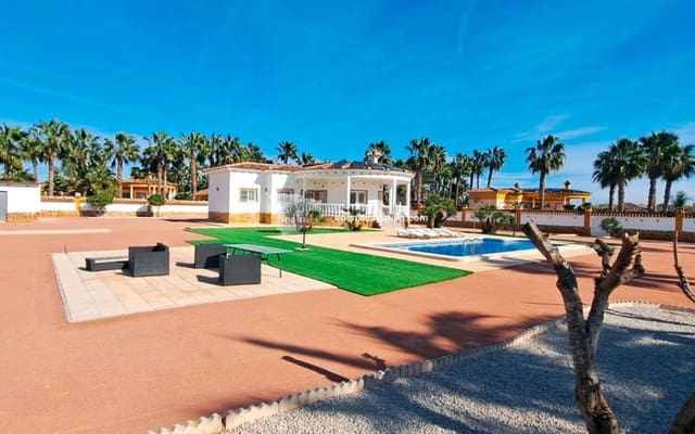 4 bedroom Villa for sale in Alicante / Alacant city with pool garage - € 440,000 (Ref: 9909874)