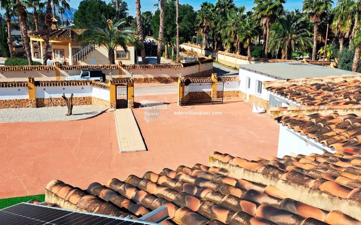 4 bedroom Villa for sale in Alicante / Alacant city with pool garage - € 440,000 (Ref: 9909874)