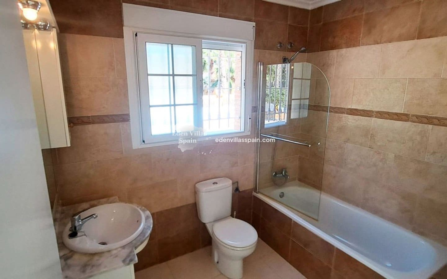 4 soveværelse Finca/Landehus til salg i Catral med swimmingpool garage - € 440.000 (Ref: 9909875)