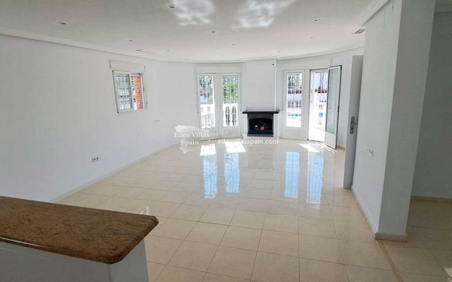 4 soveværelse Finca/Landehus til salg i Catral med swimmingpool garage - € 440.000 (Ref: 9909875)