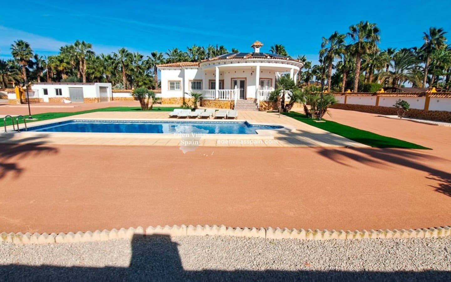 4 soveværelse Finca/Landehus til salg i Catral med swimmingpool garage - € 440.000 (Ref: 9909875)