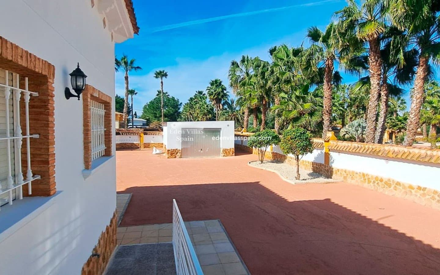 4 soveværelse Finca/Landehus til salg i Catral med swimmingpool garage - € 440.000 (Ref: 9909875)