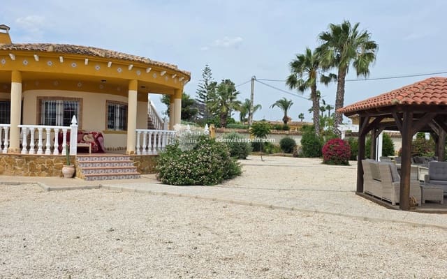 4 soveværelse Finca/Landehus til salg i Alicante by med swimmingpool - € 385.000 (Ref: 9929995)