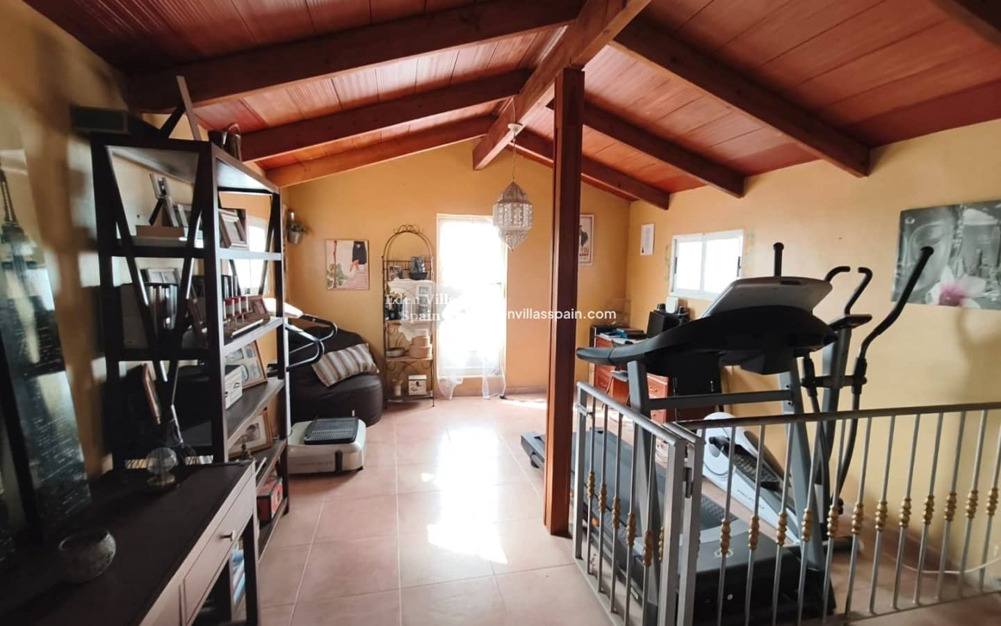 4 soverom Villa til salgs i Alicante by med svømmebasseng garasje - € 459 000 (Ref: 9979302)