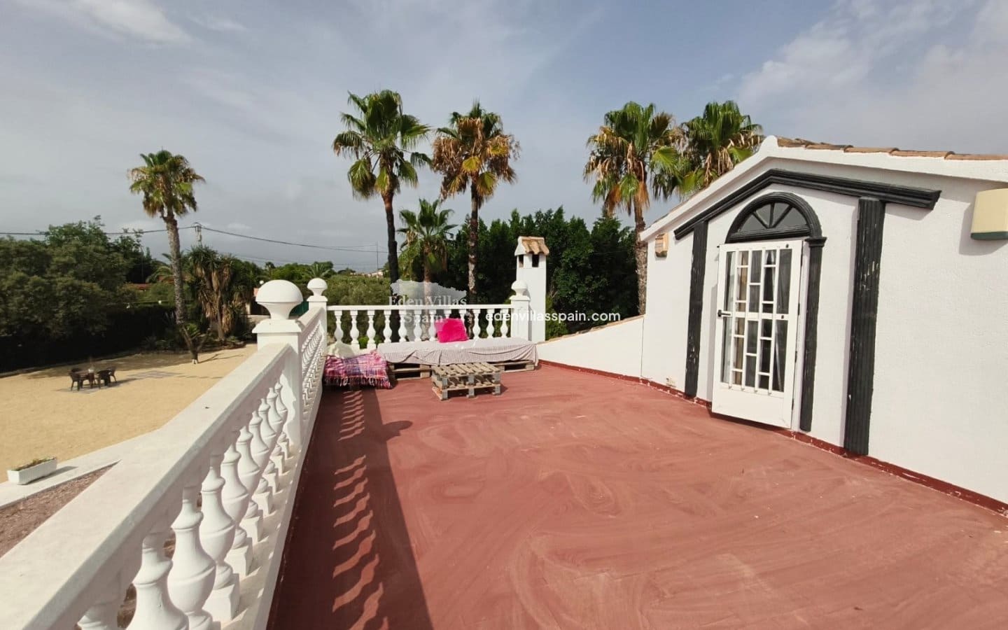 4 soverom Villa til salgs i Alicante by med svømmebasseng garasje - € 459 000 (Ref: 9979302)
