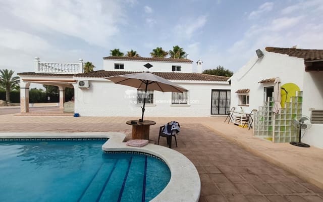 4 soverom Villa til salgs i Alicante by med svømmebasseng garasje - € 459 000 (Ref: 9979302)