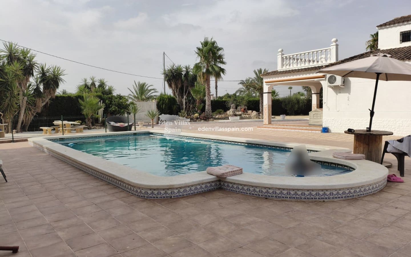 4 soverom Villa til salgs i Alicante by med svømmebasseng garasje - € 459 000 (Ref: 9979302)