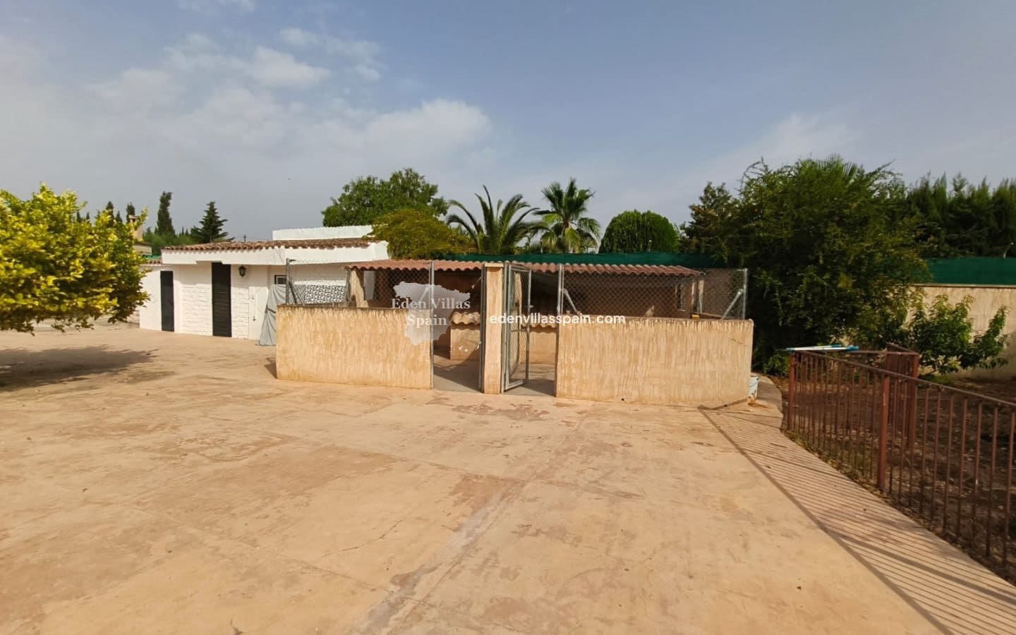 4 soverom Villa til salgs i Alicante by med svømmebasseng garasje - € 459 000 (Ref: 9979302)