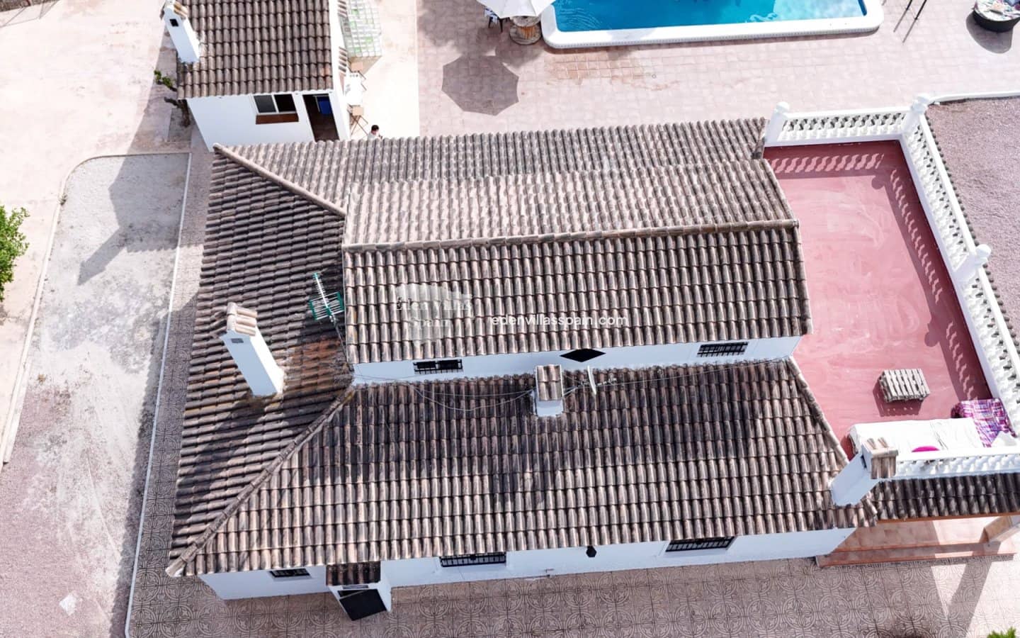 4 soverom Villa til salgs i Alicante by med svømmebasseng garasje - € 459 000 (Ref: 9979302)