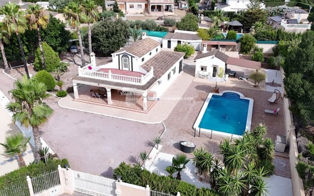 4 soverom Villa til salgs i Alicante by med svømmebasseng garasje - € 459 000 (Ref: 9979302)