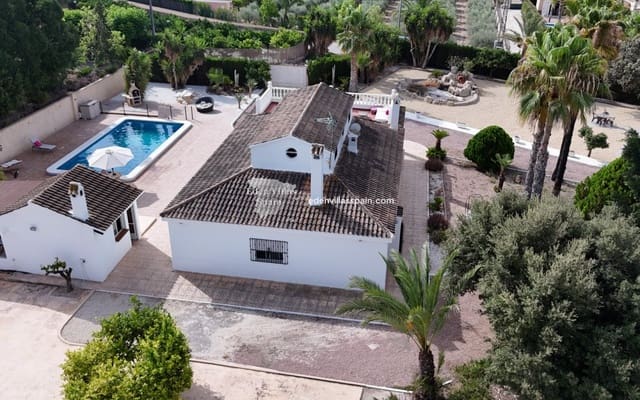 4 soverom Villa til salgs i Alicante by med svømmebasseng garasje - € 459 000 (Ref: 9979302)