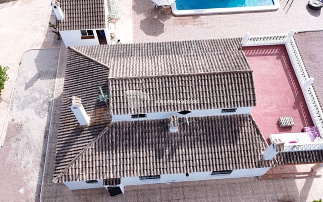 4 soverom Villa til salgs i Alicante by med svømmebasseng garasje - € 459 000 (Ref: 9979302)