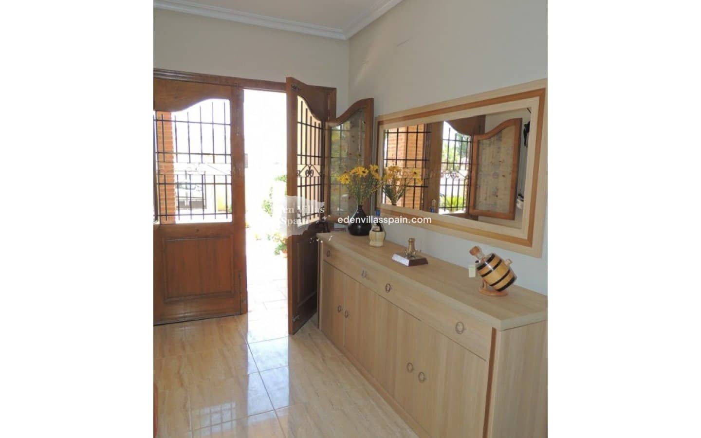 3 soveværelse Finca/Landehus til salg i Catral med swimmingpool - € 390.000 (Ref: 9981321)