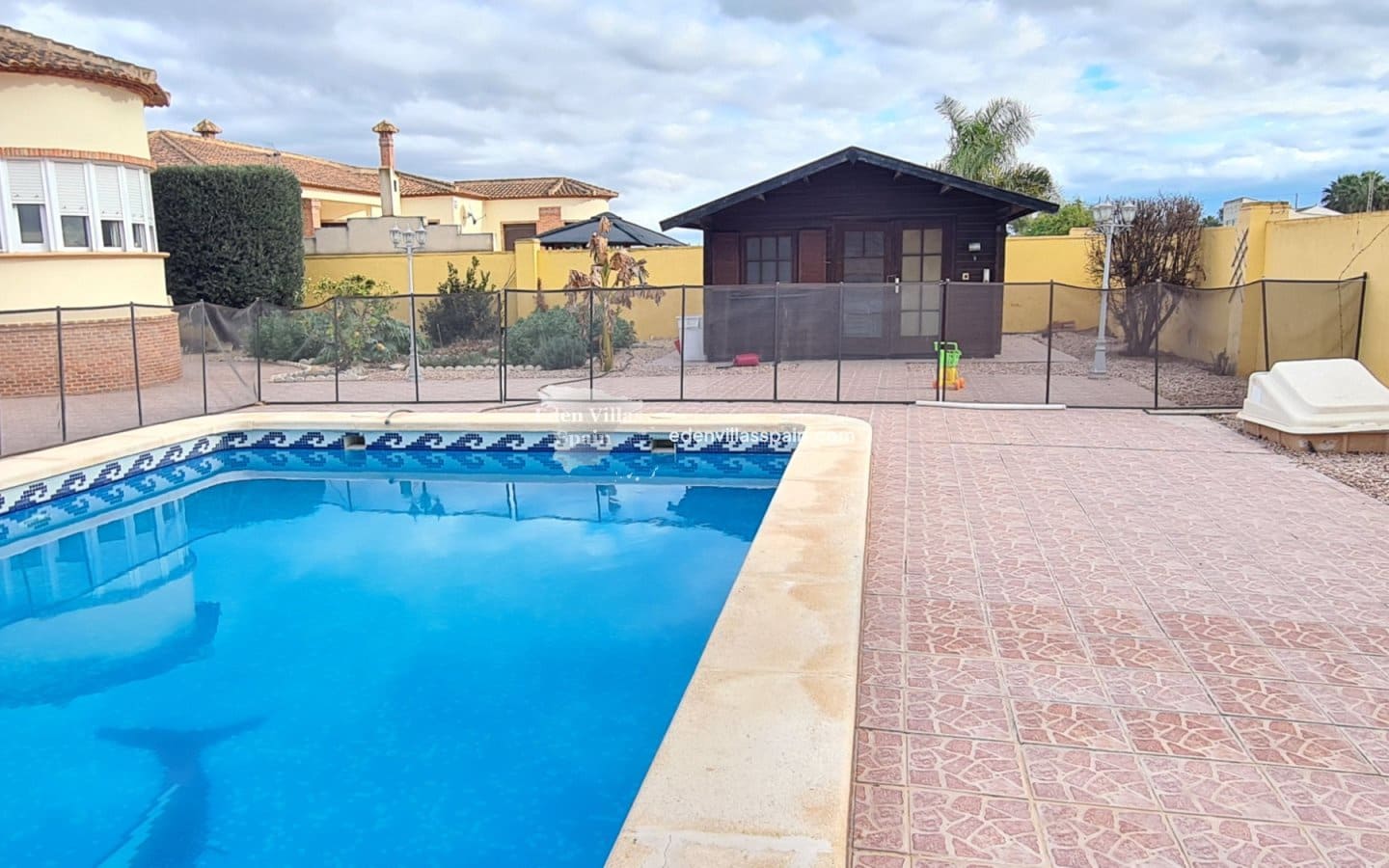 3 soveværelse Finca/Landehus til salg i Catral med swimmingpool - € 390.000 (Ref: 9981321)