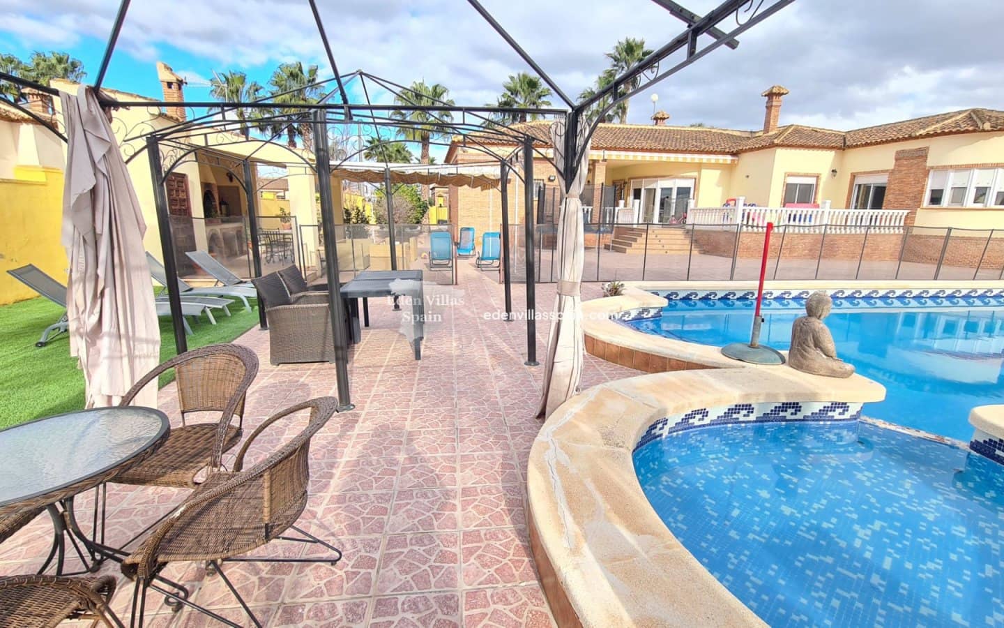 3 soveværelse Finca/Landehus til salg i Catral med swimmingpool - € 390.000 (Ref: 9981321)