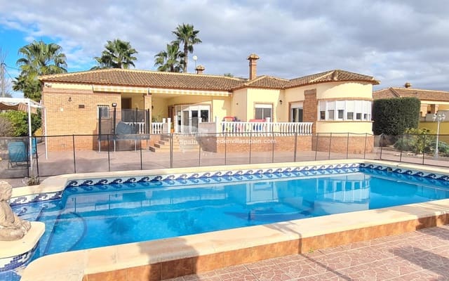 3 soveværelse Finca/Landehus til salg i Catral med swimmingpool - € 390.000 (Ref: 9981321)