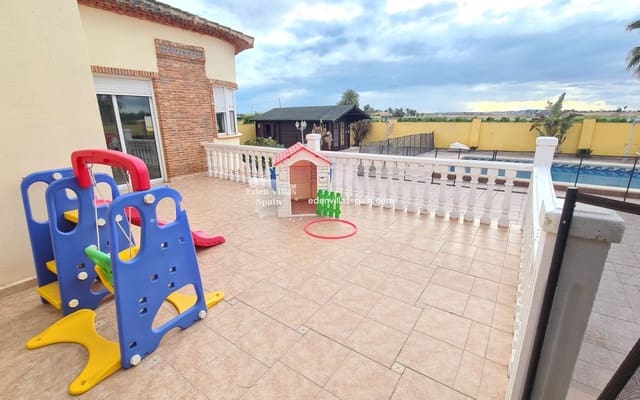 3 soveværelse Finca/Landehus til salg i Catral med swimmingpool - € 390.000 (Ref: 9981321)