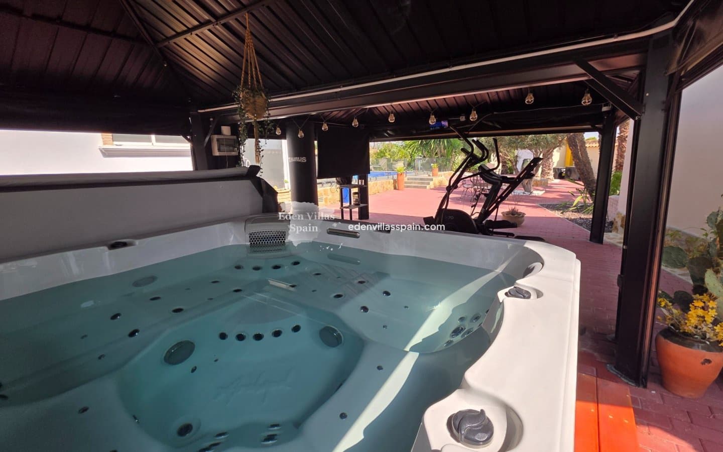4 slaapkamer Villa te koop in Alicante stad met zwembad garage - € 695.000 (Ref: 9994597)
