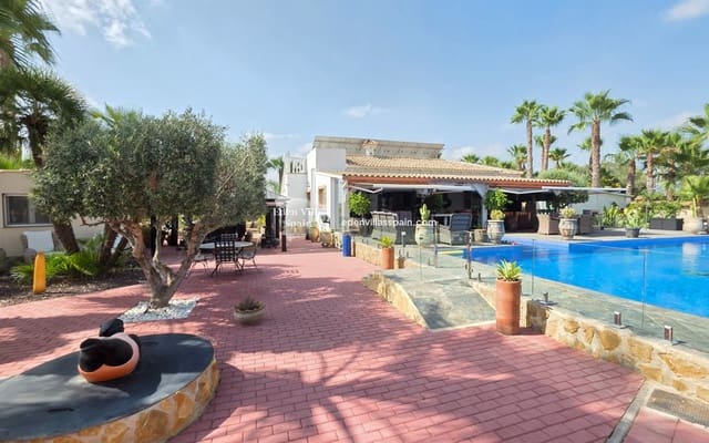 4 slaapkamer Villa te koop in Alicante stad met zwembad garage - € 695.000 (Ref: 9994597)