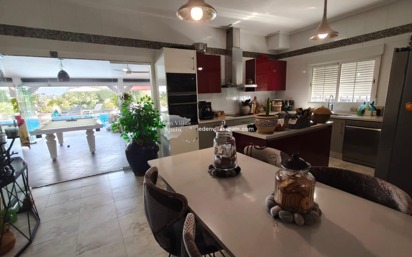 4 slaapkamer Villa te koop in Alicante stad met zwembad garage - € 695.000 (Ref: 9994597)