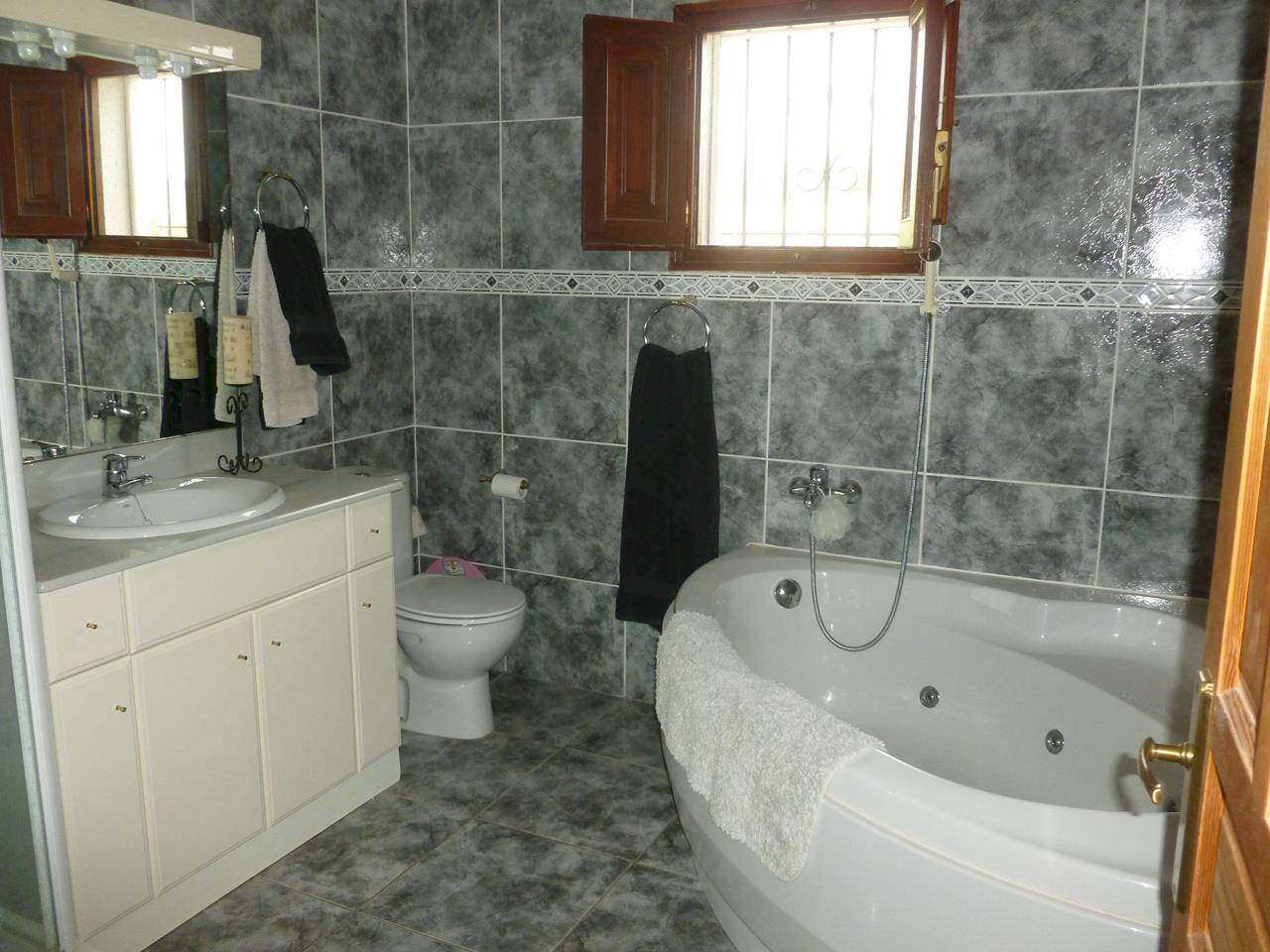 5 slaapkamer Villa te koop in L'Ampolla met zwembad garage - € 400.000 (Ref: 2668963)