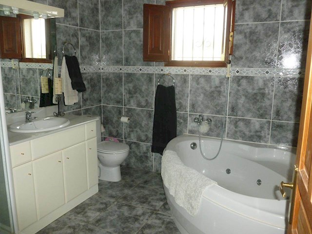 5 slaapkamer Villa te koop in L'Ampolla met zwembad garage - € 400.000 (Ref: 2668963)