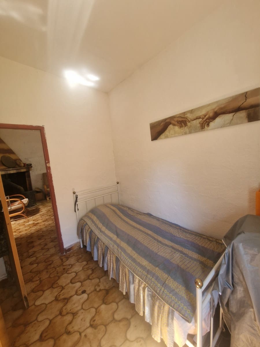 3 bedroom Finca/Country House for sale in El Pinell de Brai with pool - € 113,000 (Ref: 9867415)