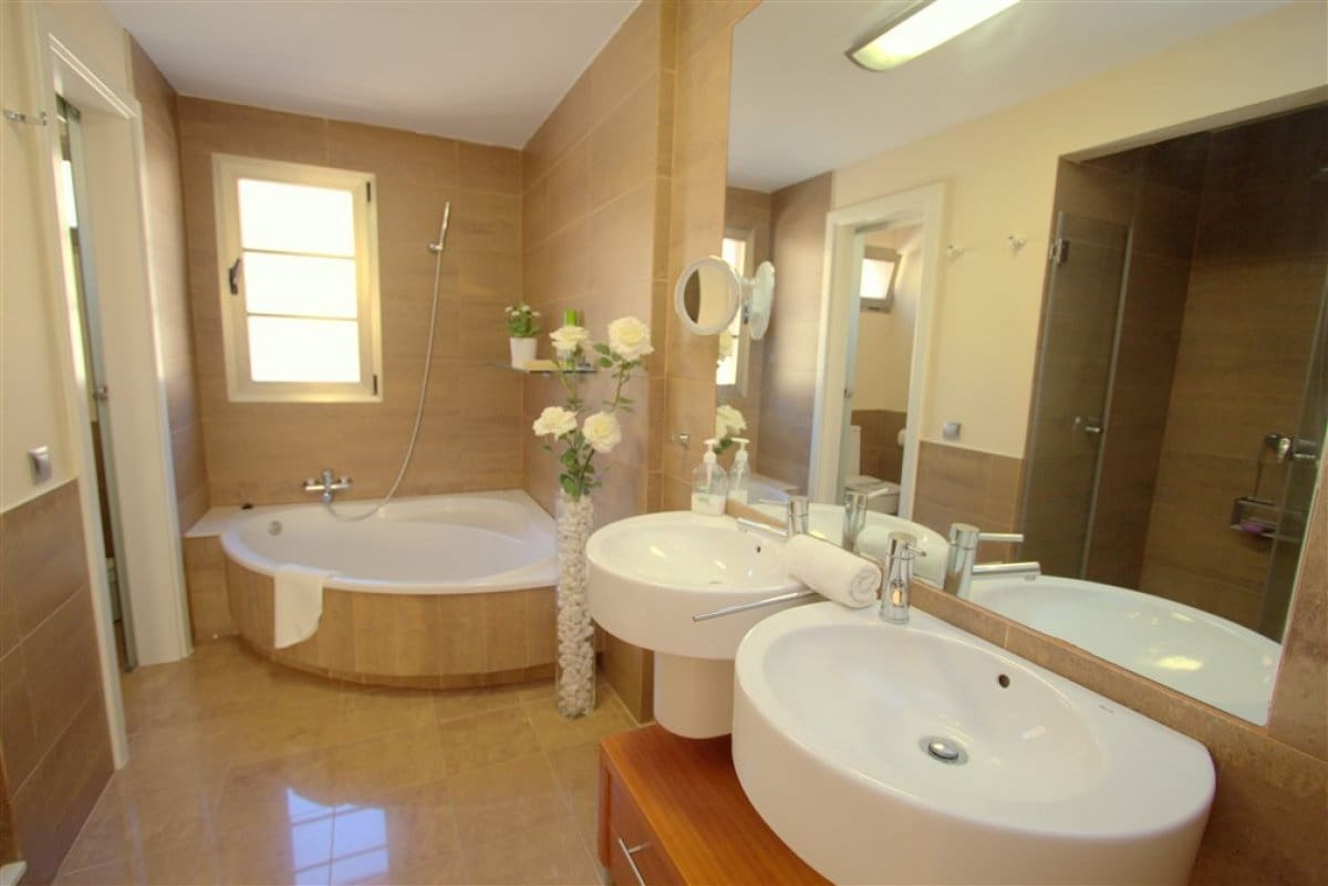 5 soveværelse Villa til salg i Tauro med swimmingpool - € 998.000 (Ref: 6256041)