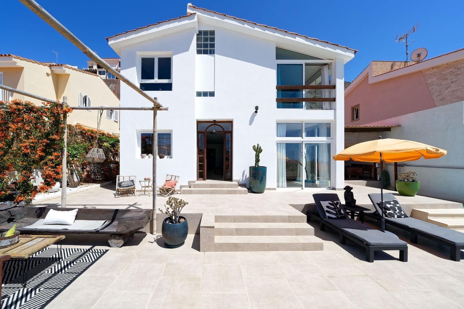 5 bedroom Villa for sale in Mogan with pool garage - € 1,150,000 (Ref: 8242992)