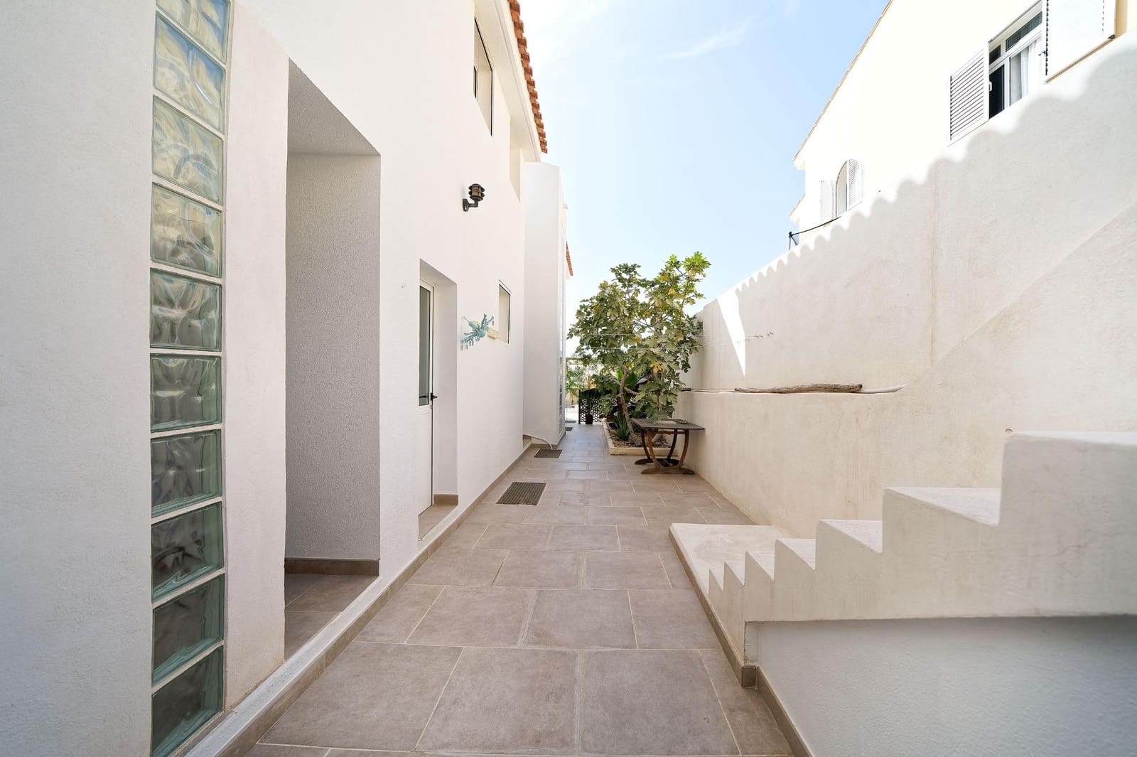 5 bedroom Villa for sale in Mogan with pool garage - € 1,150,000 (Ref: 8242992)