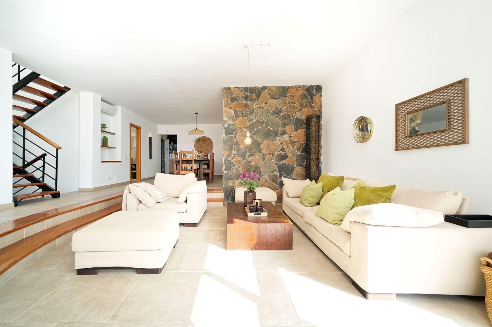 5 bedroom Villa for sale in Mogan with pool garage - € 1,150,000 (Ref: 8242992)