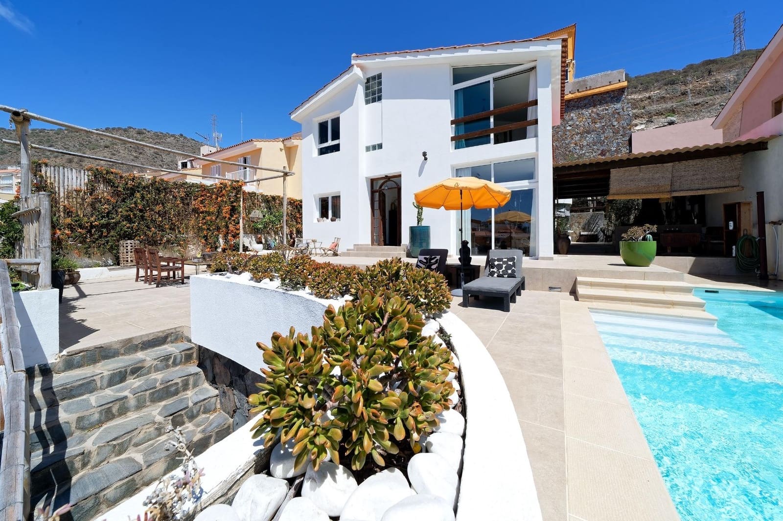 5 bedroom Villa for sale in Mogan with pool garage - € 1,150,000 (Ref: 8242992)