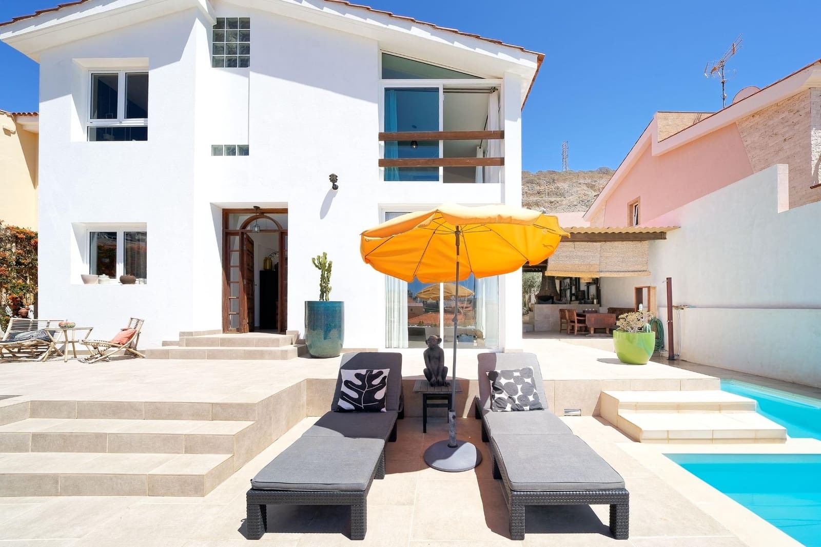 5 bedroom Villa for sale in Mogan with pool garage - € 1,150,000 (Ref: 8242992)