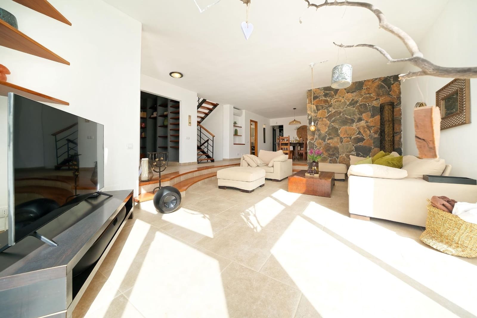 5 bedroom Villa for sale in Mogan with pool garage - € 1,150,000 (Ref: 8242992)